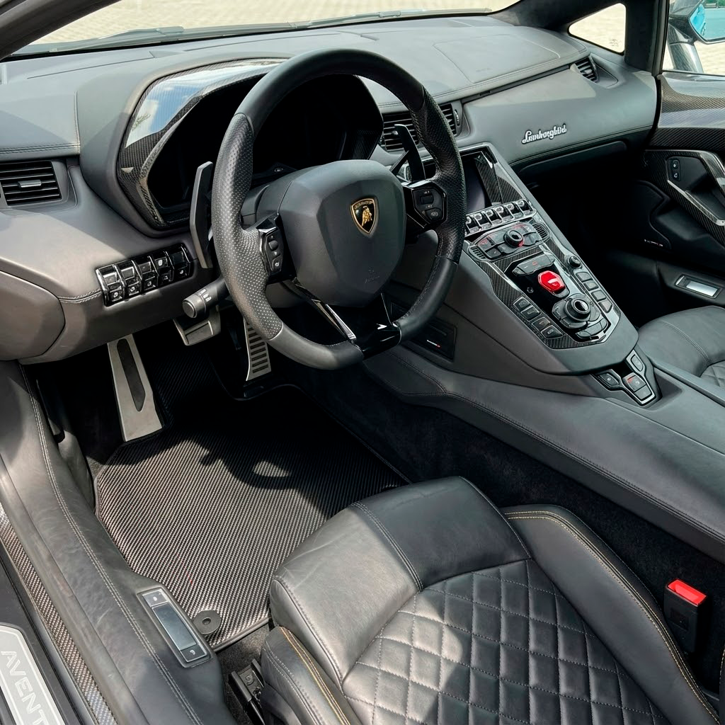 حصائر سيارات من ألياف الكربون قابلة للتخصيص لسيارة لامبورغيني أفينتادور