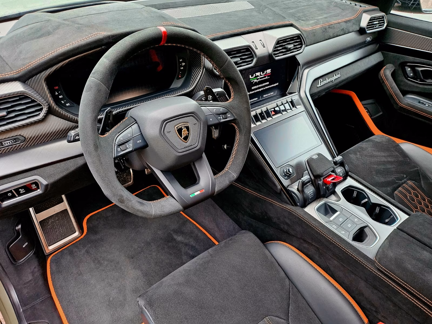 Tappetini personalizzabili per Lamborghini Urus neri con cerchi arancioni