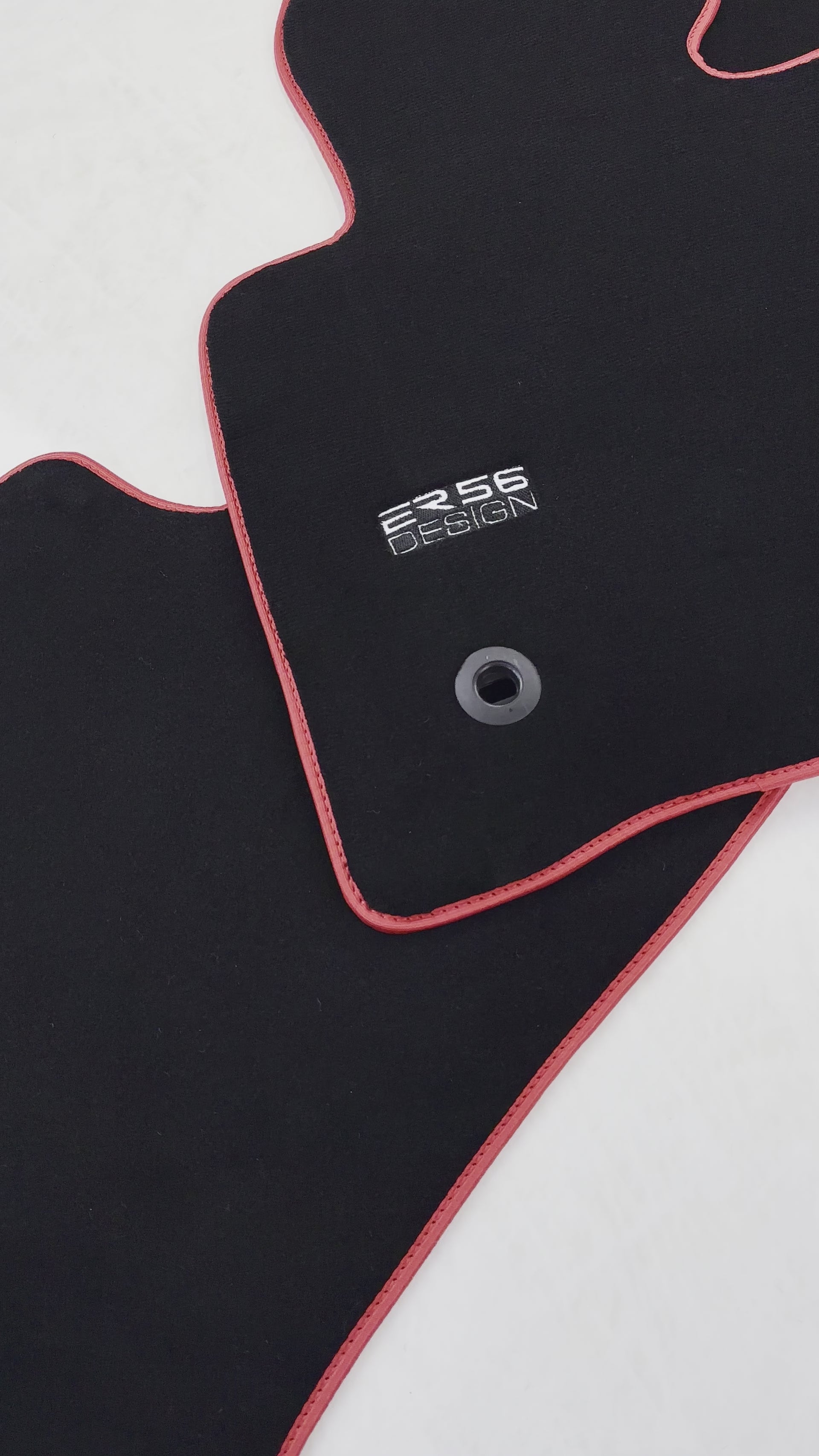 Tapetes de coche negros para Toyota Land Cruiser 200 (2008-2012) Ribete rojo | Diseño ER56 - ER56 Design