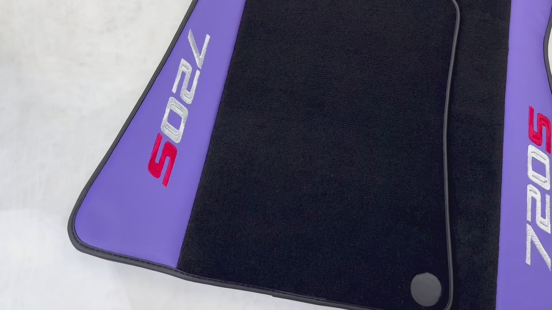 سجادات سيارات جلدية أرجوانية سوداء لمكاLaren 720S | حواف سوداء - AutoWin