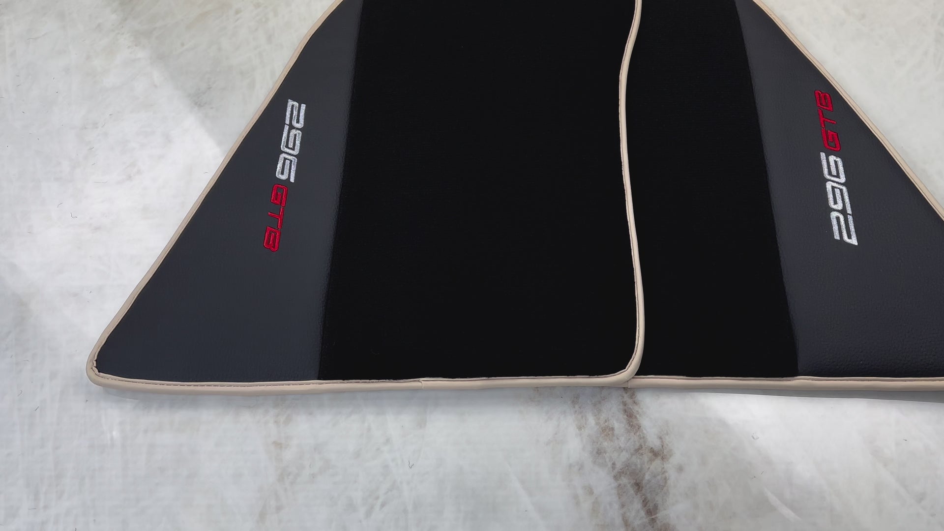 Tappetini Neri per Auto Ferrari 296 GTB (2022-2025) in Pelle | Rifinitura Beige - AutoWin