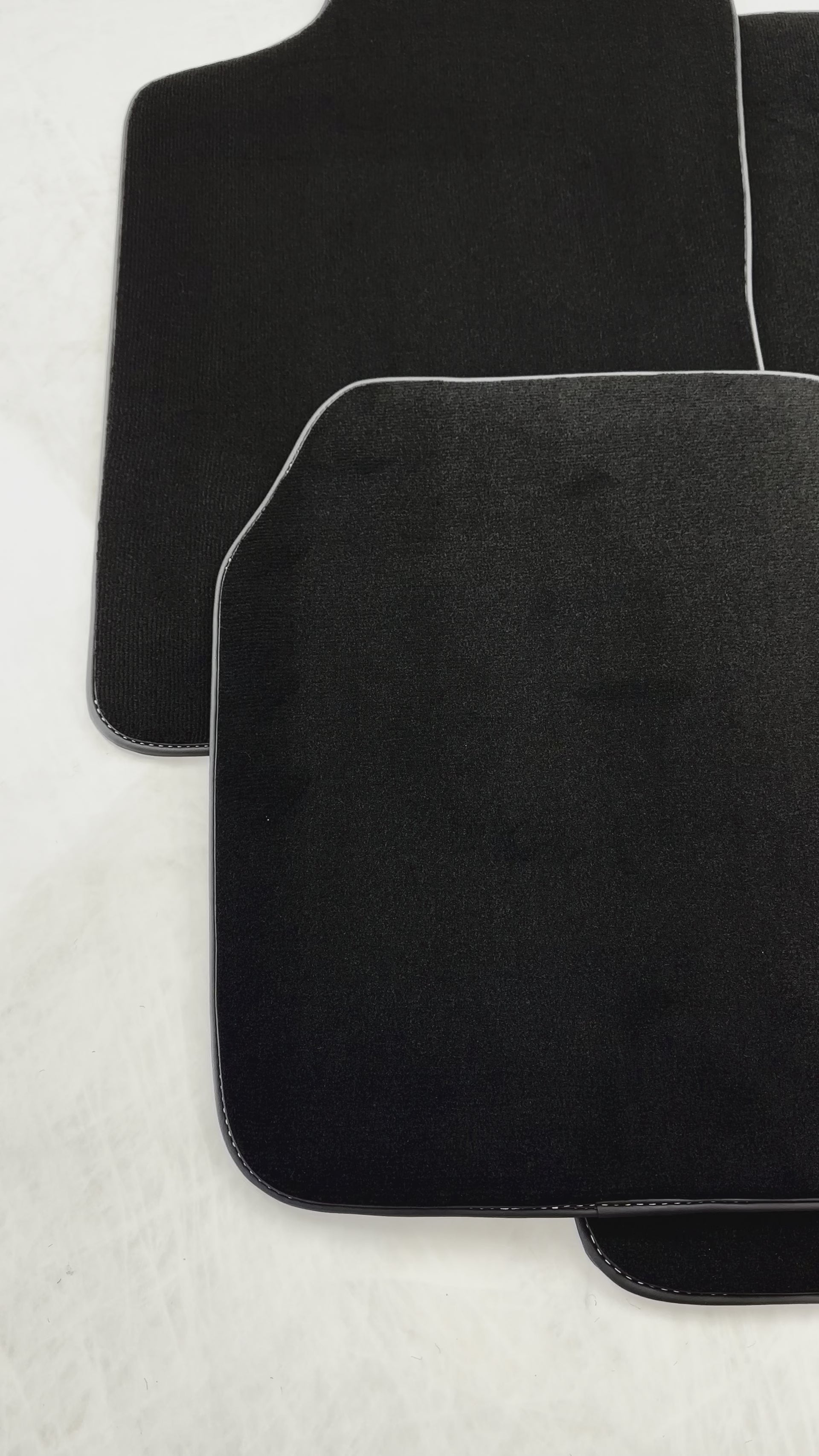 Black Floor Mats For Toyota Hilux (1998-2005) - AutoWin