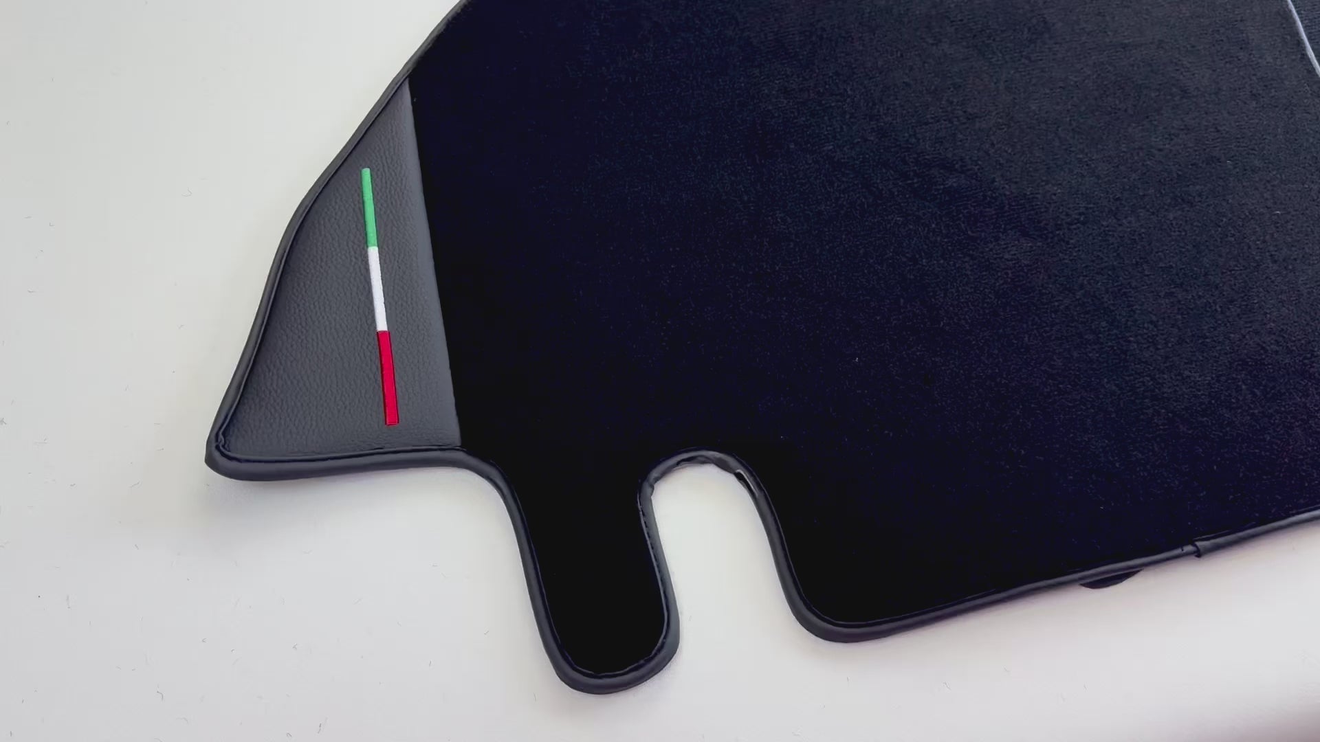 Tapis de voiture pour Ferrari Testarossa (1984–1996) avec Cuir | Édition Italie - AutoWin.EU