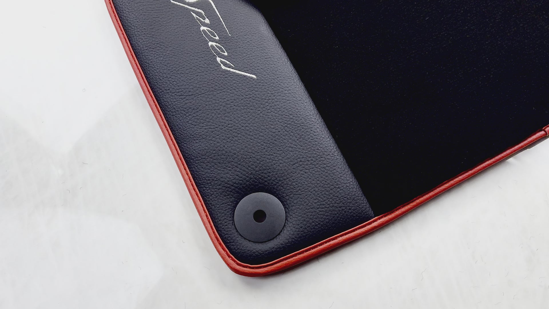 Tapis de voiture noirs pour Bentley Bentayga (2015-2023) avec cuir | Bord rouge - AutoWin.EU