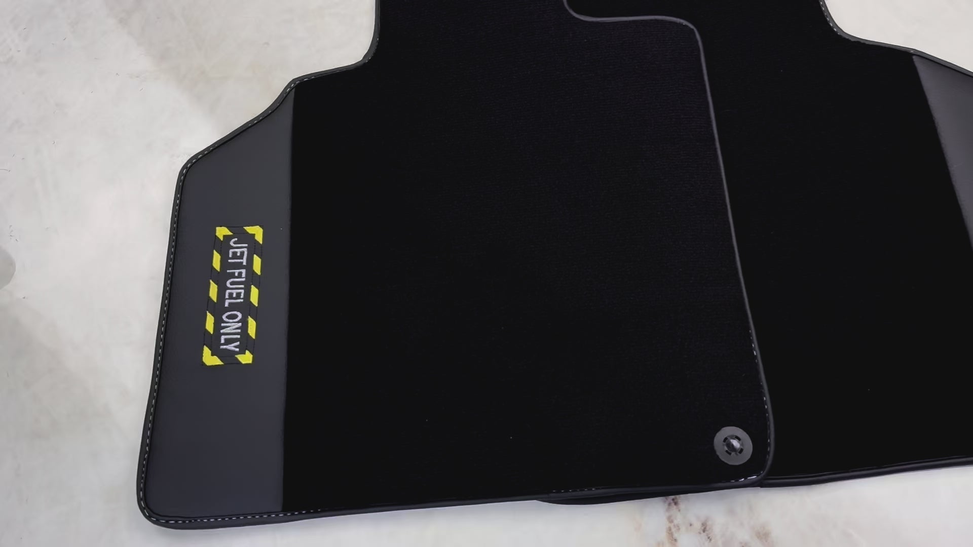 Schwarze Fußmatten mit Leder für Lamborghini Gallardo (2004–2014) – Fighter Jet Edition - AutoWin.EU