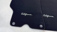 Tapis de voiture pour Ferrari California (2008-2014) avec bord noir