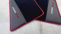 Tapis de voiture noirs pour Ferrari 296 GTS (2022-2025) avec fibre de carbone | Garniture rouge