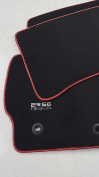 Tappetini per auto neri per Toyota Prius (2009-2012) Design ER56 con bordatura rossa