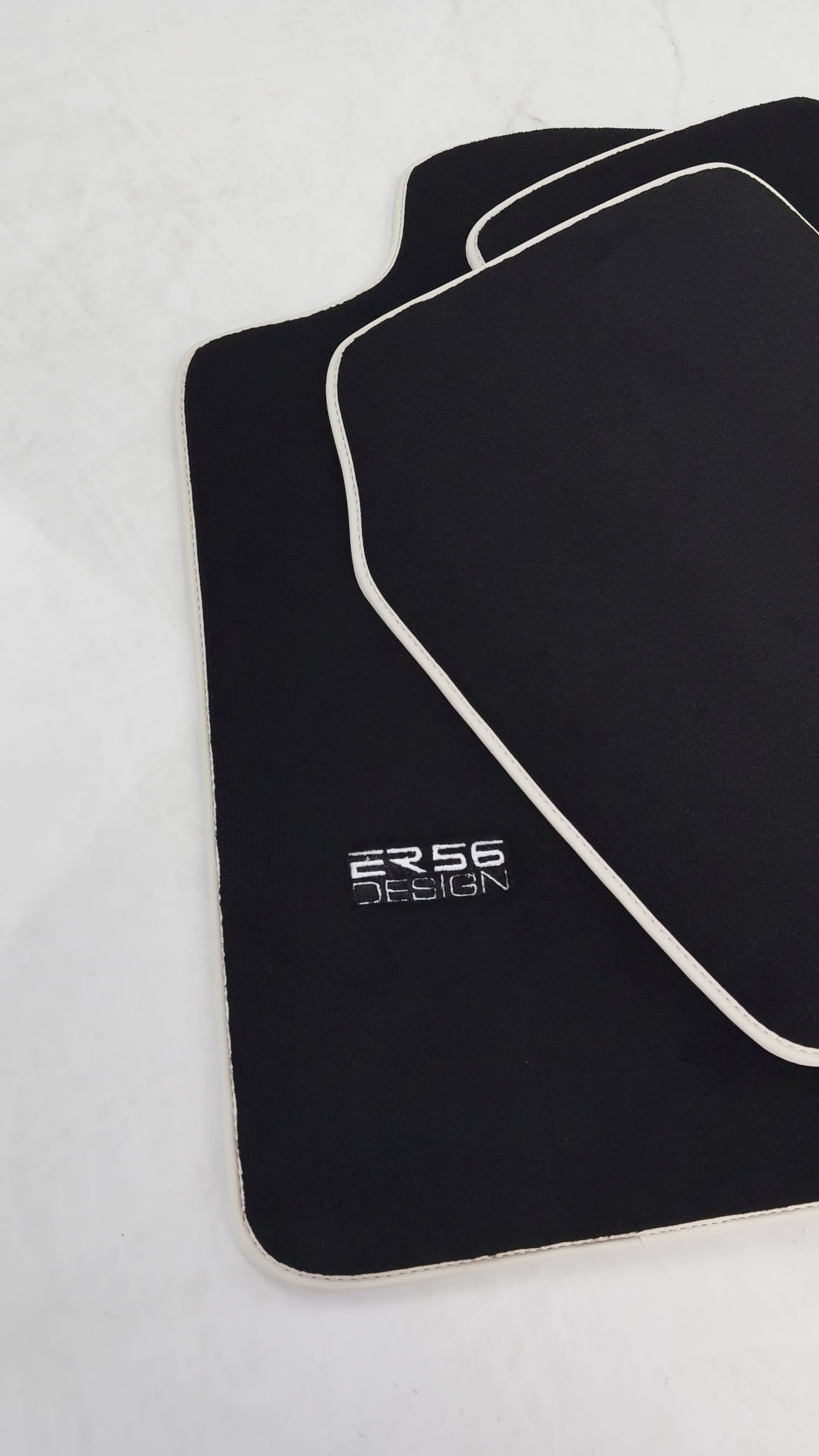 Mats de coche negros para Toyota Hilux (1998-2005) Diseño ER56 - ER56 Design