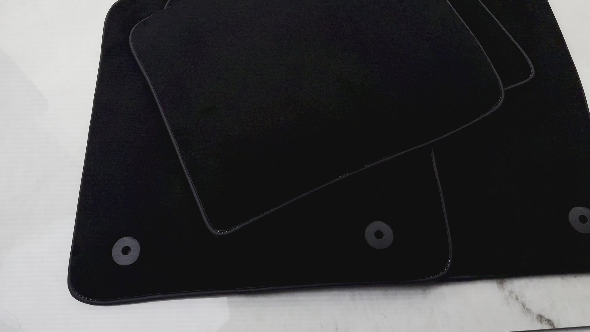 Tappetini per auto neri per Fisker Karma (2011-2012) - AutoWin