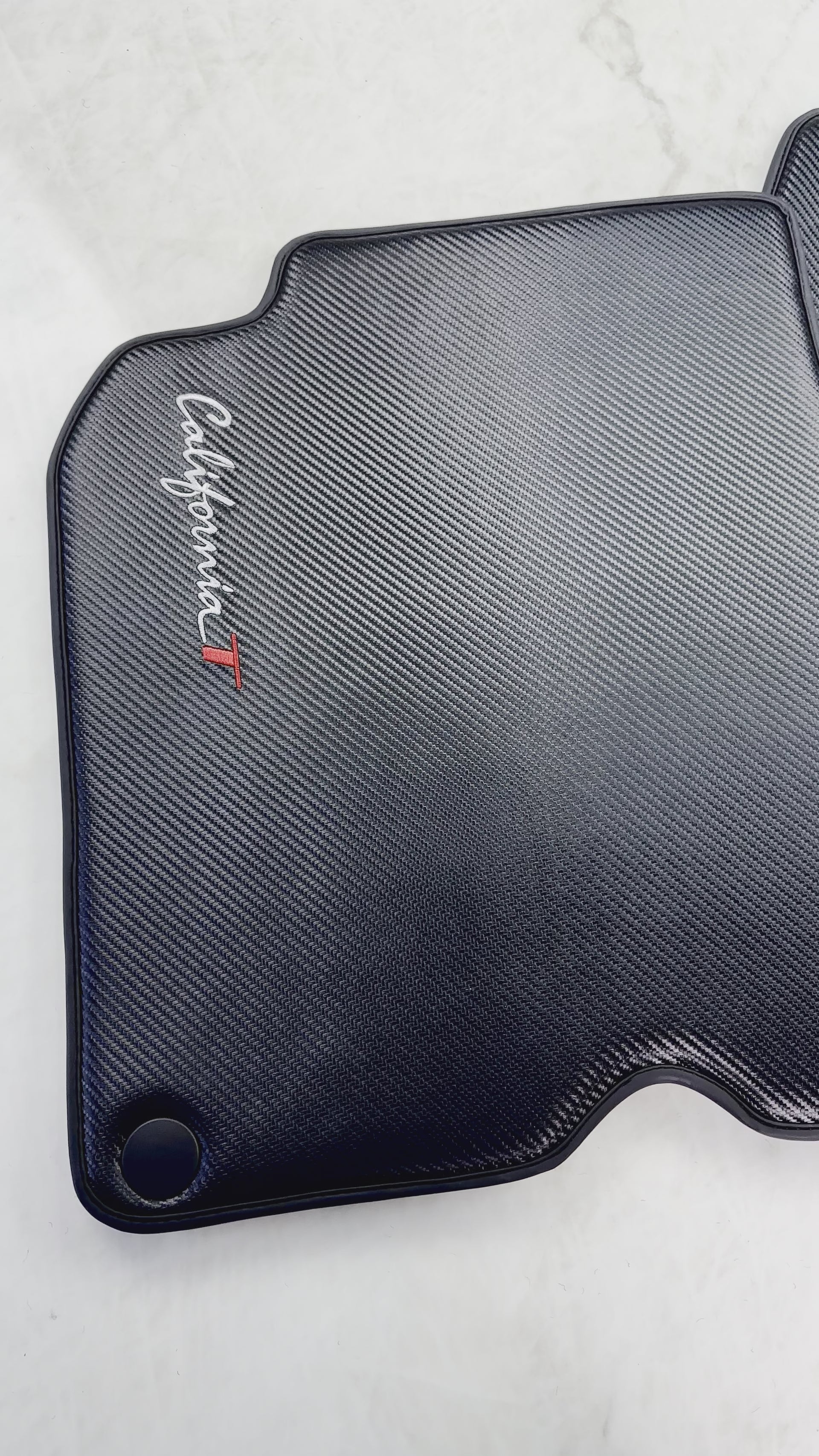 Tapis de voiture pour Ferrari California T (2015-2018) en cuir fibre de carbone - AutoWin