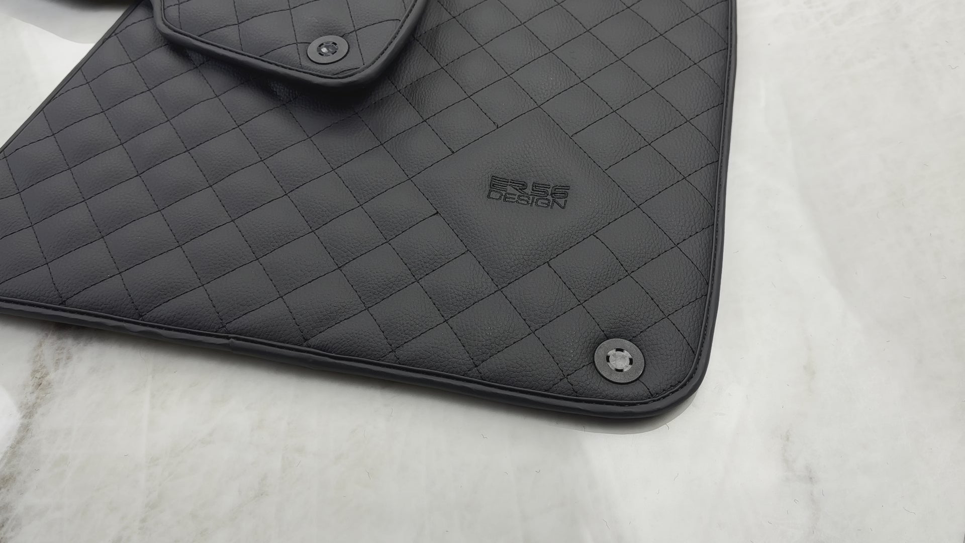 Alfombrillas de cuero para Ferrari California T (2015-2018) Costura Negra Diseño ER56 - AutoWin