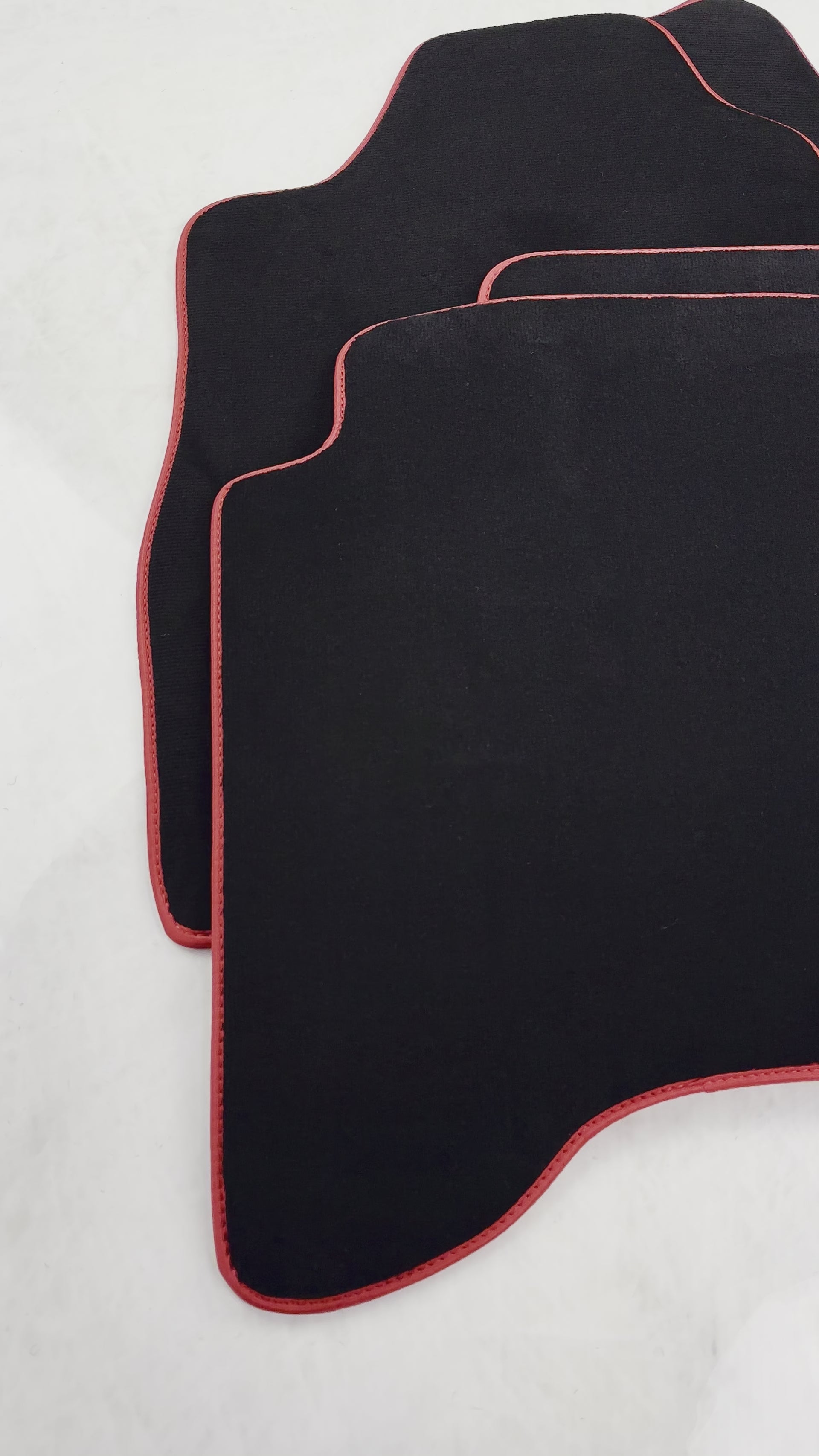 Alfombrillas de coche negras para Toyota Land Cruiser 90 (1997-2003) con borde rojo | Diseño ER56 - ER56 Design