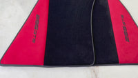 Mats de auto negros para Ferrari 296 GTS (2022-2025) con cuero Alcantara rojo