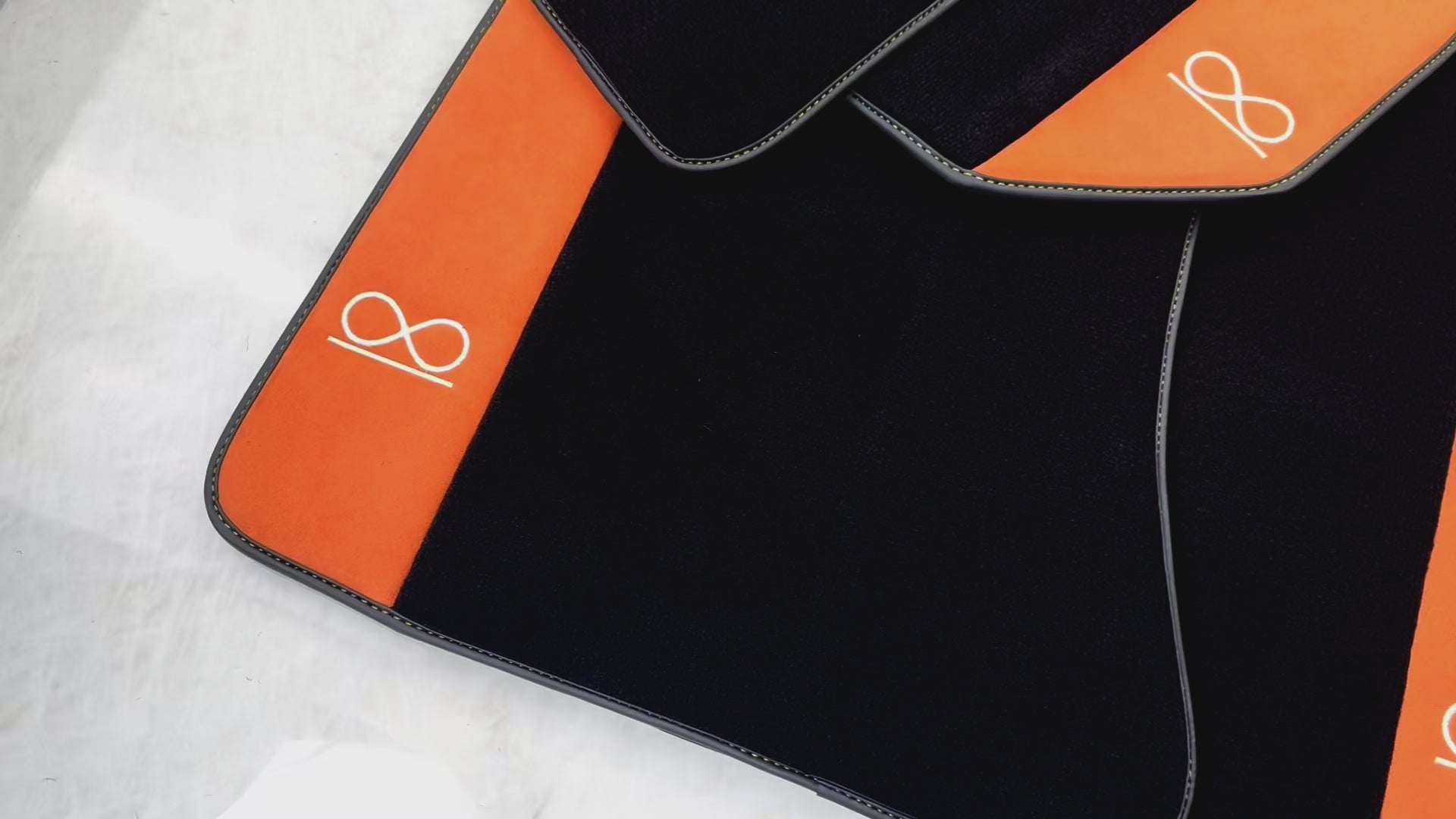 حصير سيارات سوداء لسيارة رولز رويس بلاك بادج غوست سيريز II (2021-2024) مع ألكنتارا برتقالية - AutoWin