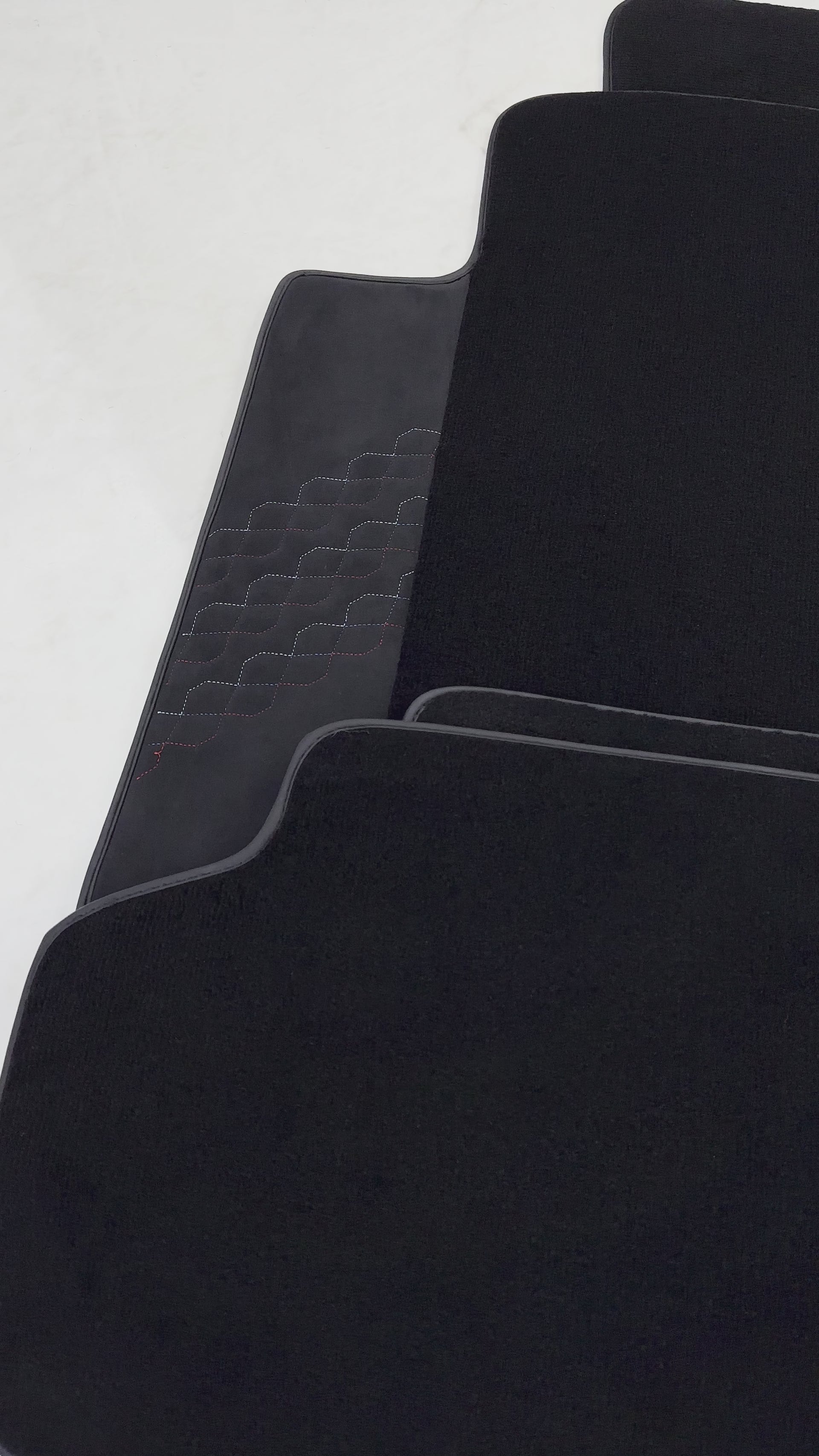 سجاد سيارات أسود لسيارة بي إم دبليو 5 سيريز G30 سيدان (2016-2023) مع جلد ألكانتارا - AutoWin