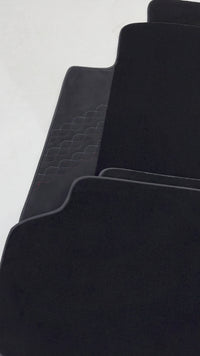 Schwarze Fußmatten für BMW 5er G30 Limousine (2016–2023) mit Alcantara-Leder