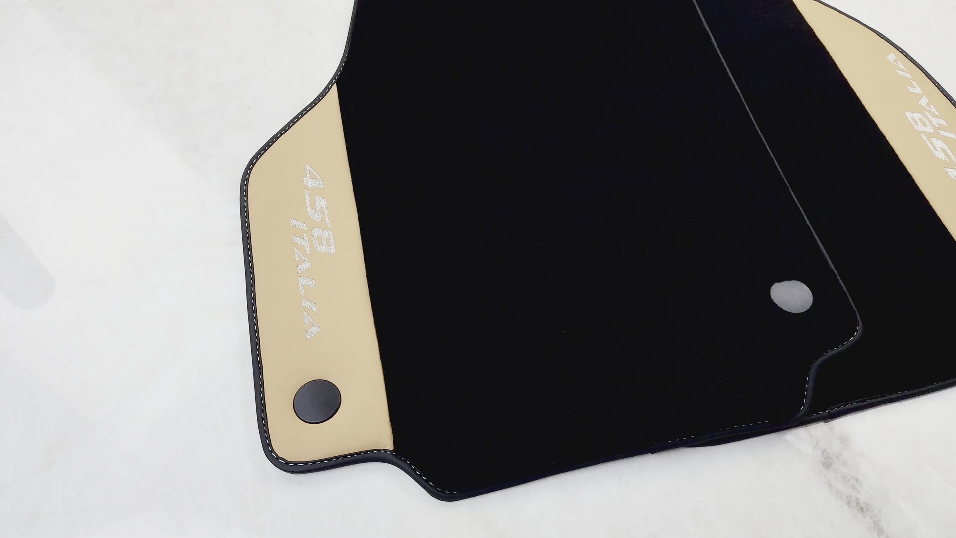 Alfombrillas negras para coche Ferrari 458 Italia (2009-2015) con cuero Nappa beige - AutoWin