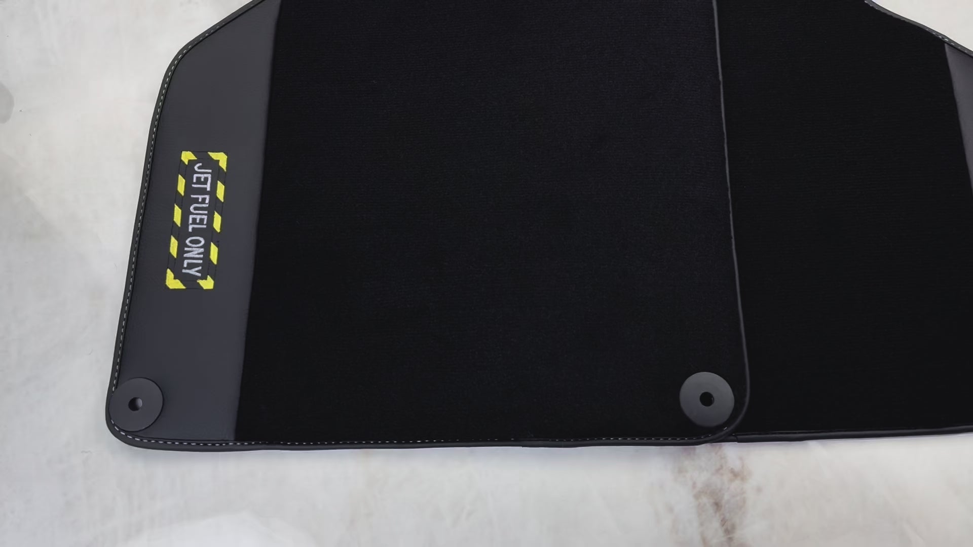 Tappetini per auto neri in pelle per Lamborghini Huracan (2014-2023) - Edizione Fighter Jet - AutoWin.EU