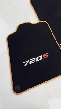 Tapis de voiture pour McLaren 720S noir sur mesure avec bord orange