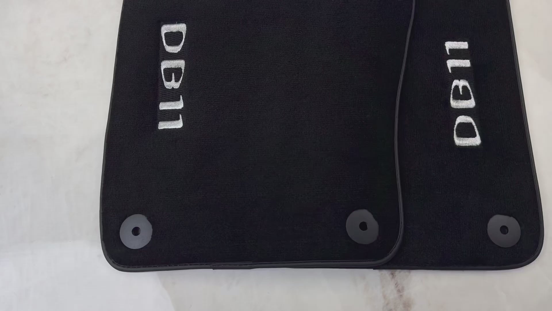 Schwarze Fußmatten für Aston Martin DB11 (2016–2023) - AutoWin