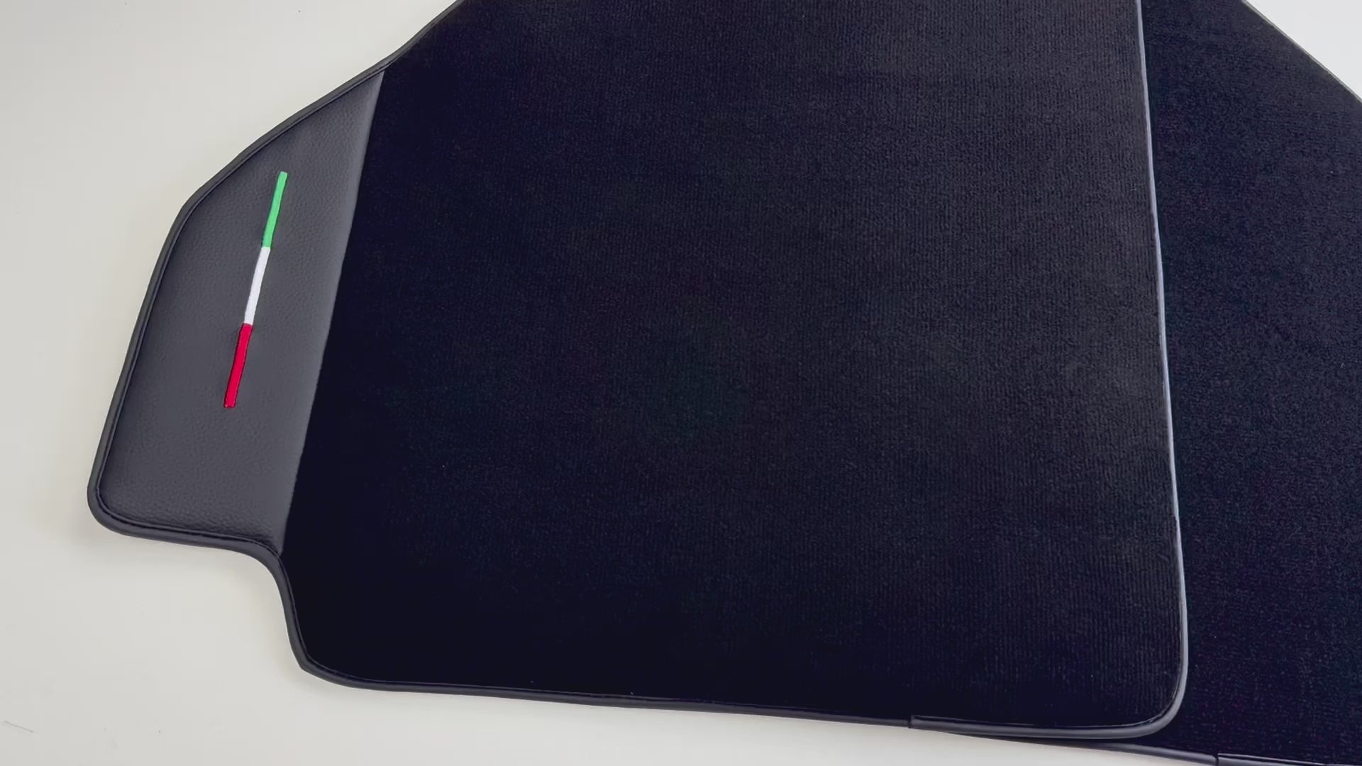 سجادات سيارة سوداء لفيراري 348 تس (1989-1995) مع جلد | إصدار إيطالي - AutoWin.EU