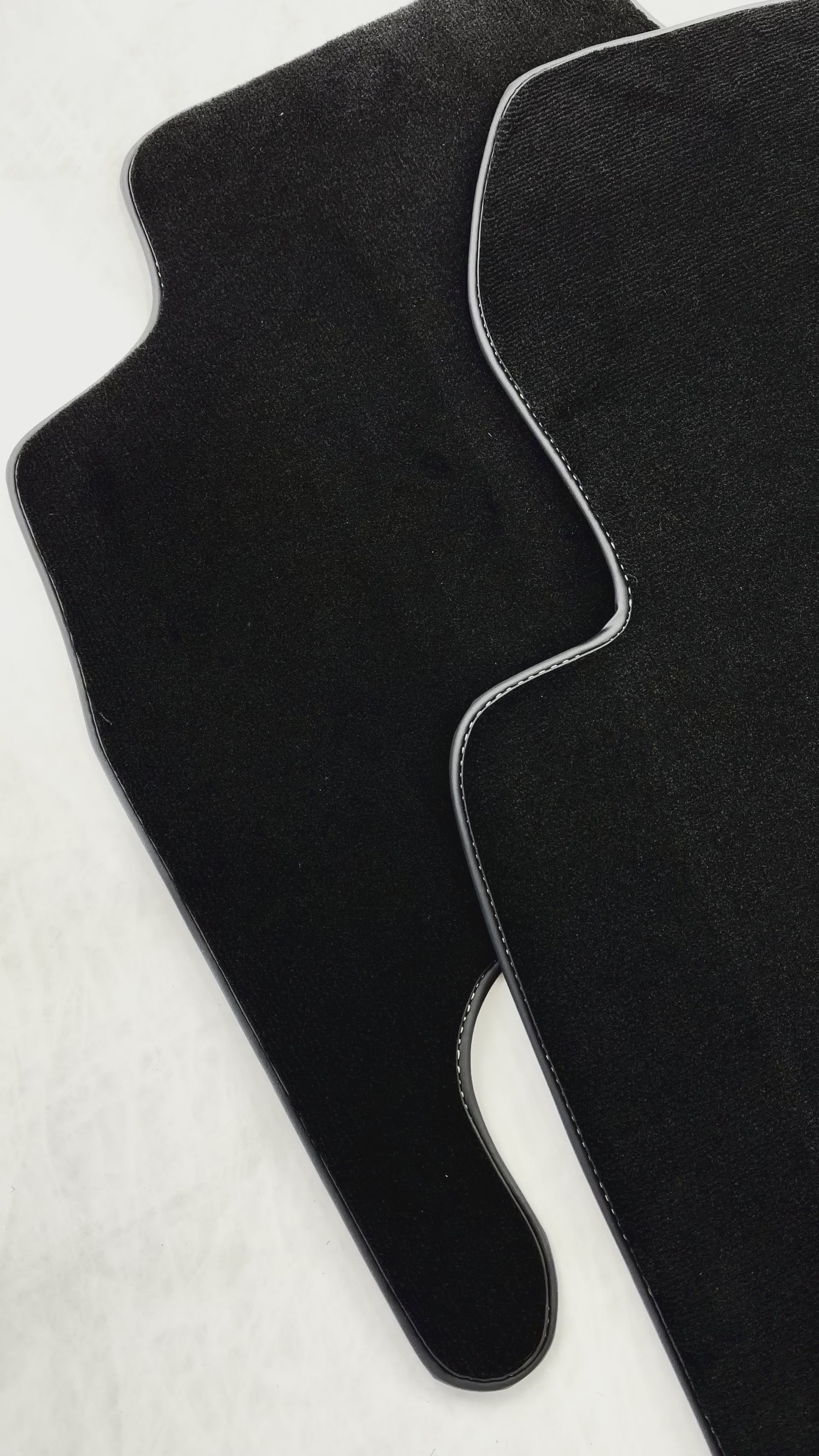 Alfombrillas de coche negras para Toyota Land Cruiser 200 (2008-2012) - AutoWin