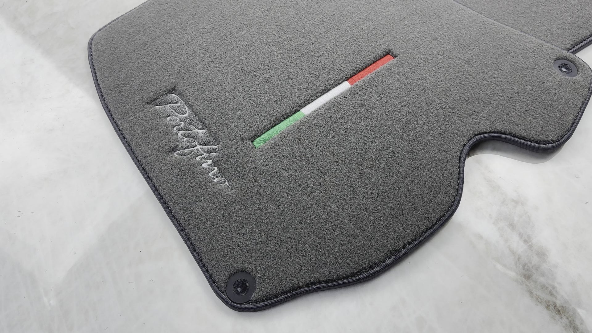 Tapis de voiture gris pour Ferrari Portofino (2018-2023) Édition italienne - AutoWin