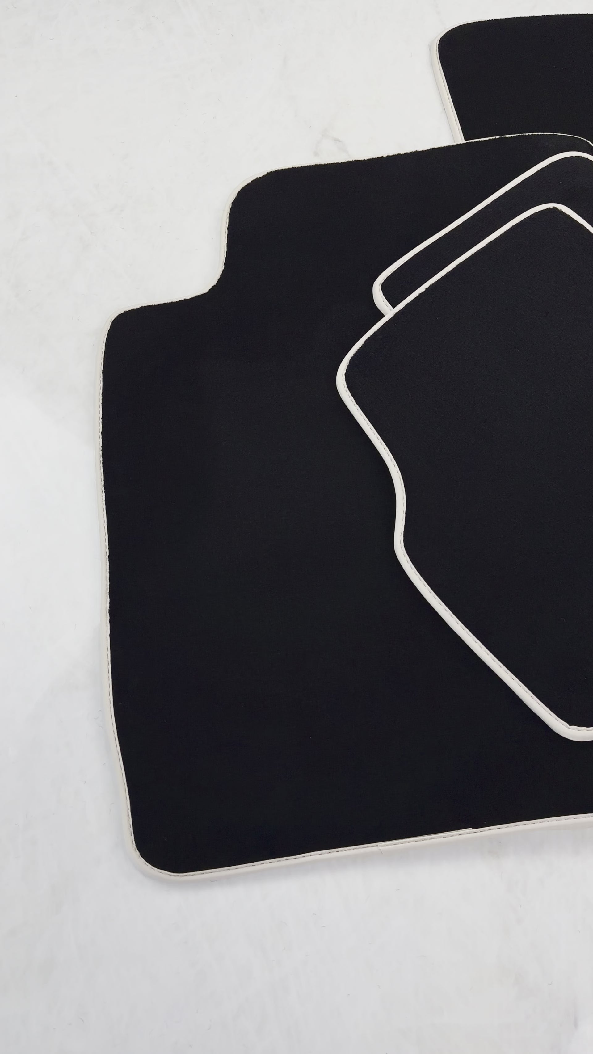 حصائر سيارة سوداء لألفا روميو 159 (2005-2011) - AutoWin