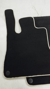 Schwarze Fußmatten für Mercedes-Benz SL-Klasse R231 (2012–2022) mit beigem Rand