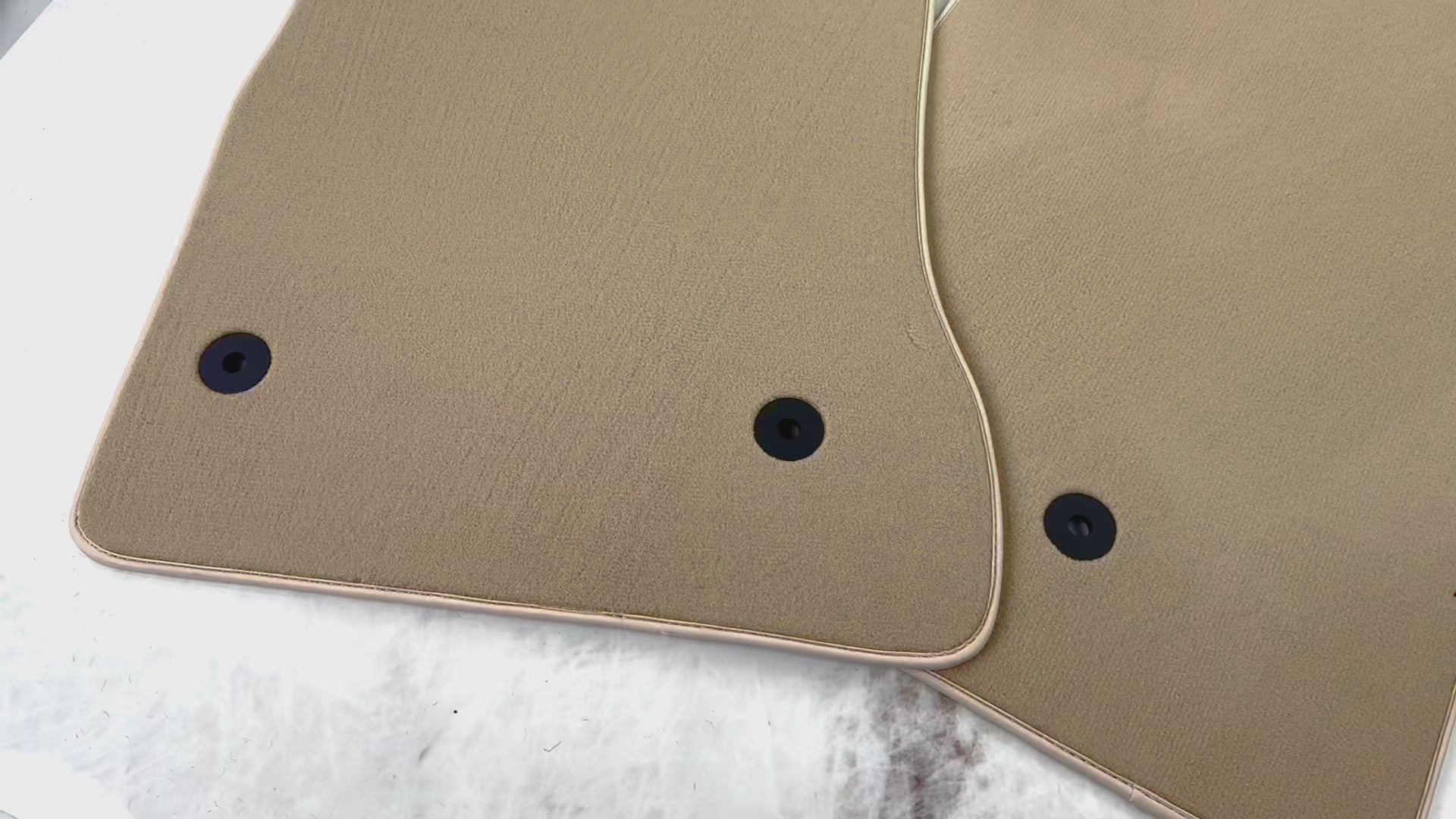 حصائر سيارات بيج لسيارة شيفروليه كورفيت C6 (2005-2013) بحواف بيج - AutoWin