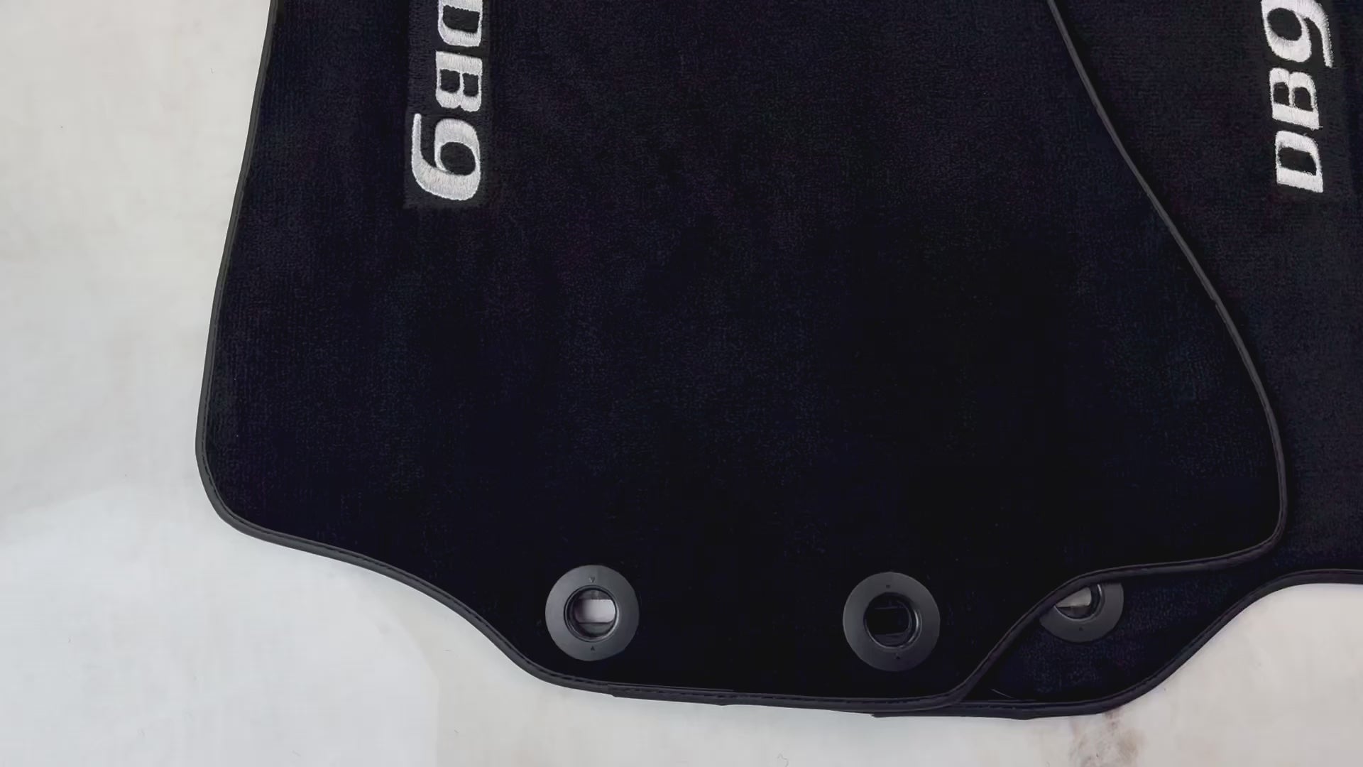 سجاد سيارات أسود لـ أستون مارتن DB9 (2004-2016) بألوان قصات متنوعة - AutoWin