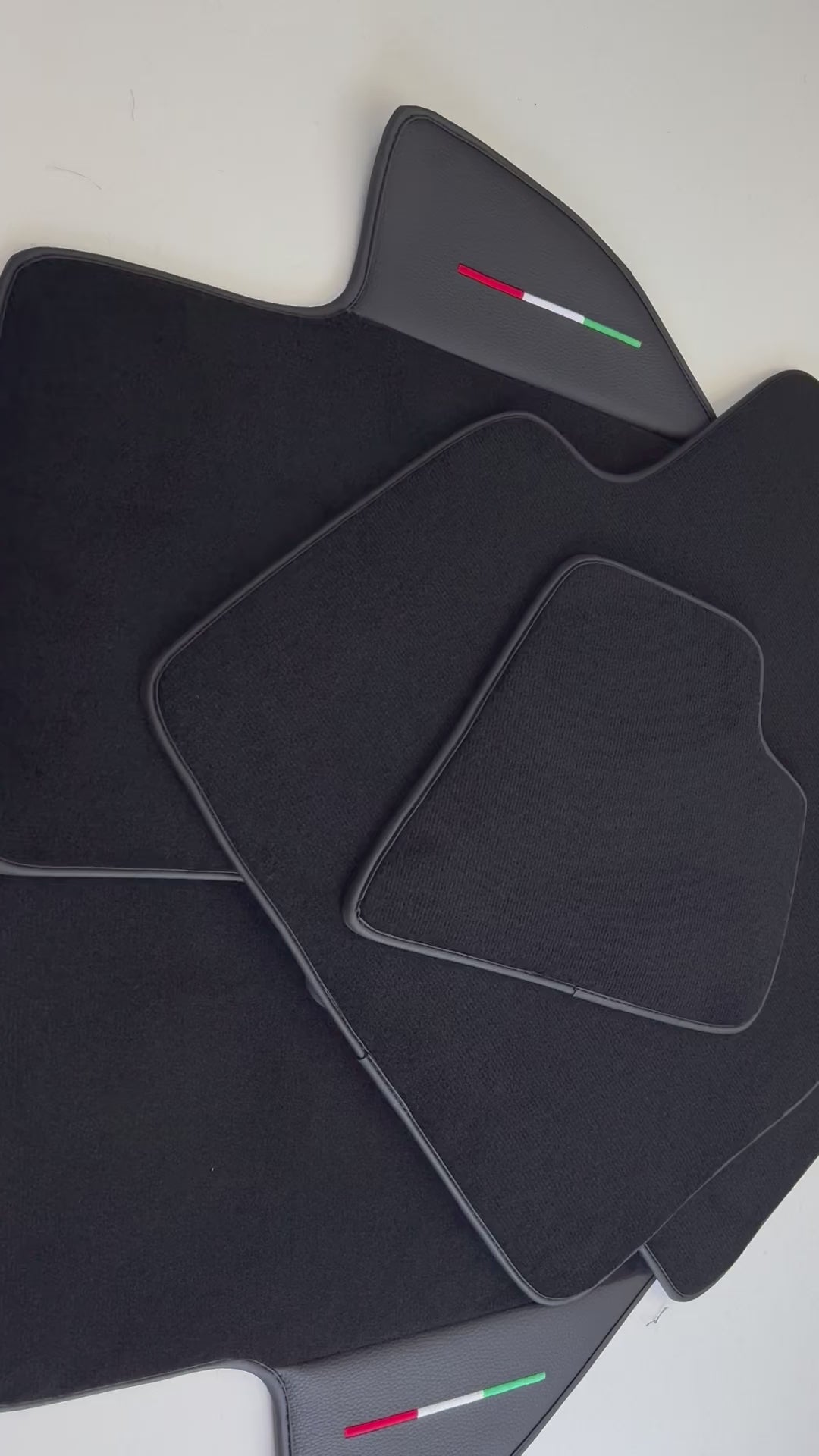 Tapis de voiture pour Ferrari Mondial Coupe 1980-1993 Édition Italienne avec Cuir - AutoWin.EU