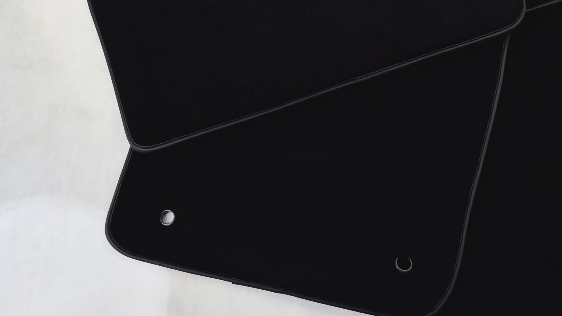 Tappeti per auto neri per Jeep Grand Cherokee WK2 (2011-2023) Doppia Fissazione - AutoWin