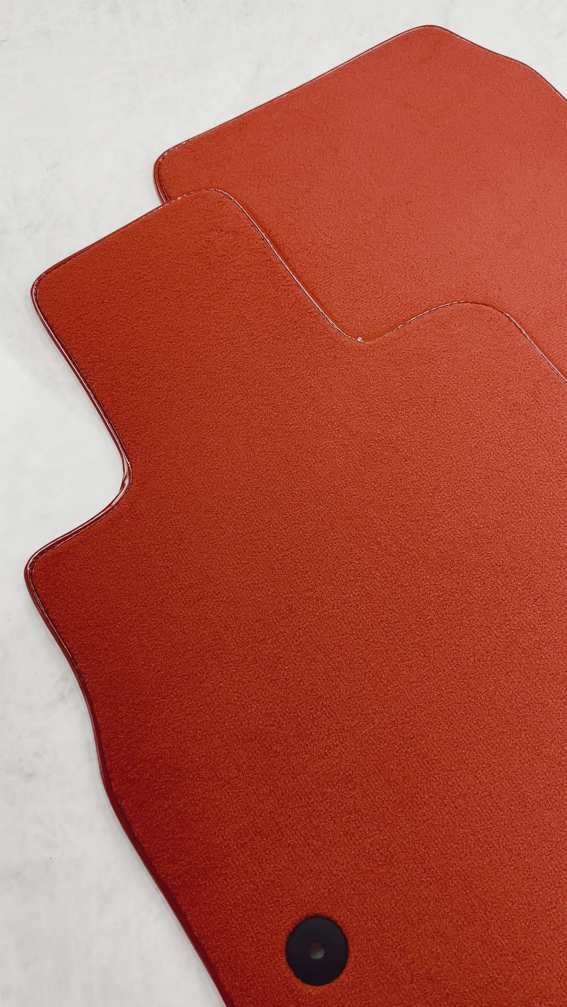 سجاد سيارات أحمر لشيفروليه كورفيت C8 (2020-2024) - AutoWin