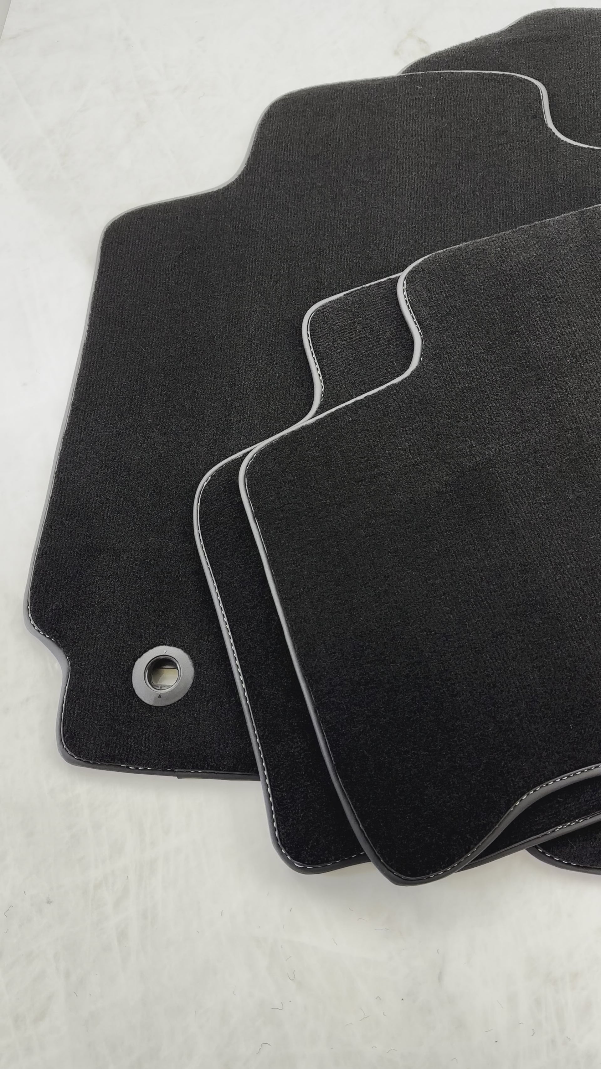 Tapis de voiture noirs pour Toyota RAV4 (2013-2018) - AutoWin