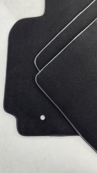 Tapis de voiture noir pour Toyota RAV4 (2000-2003)