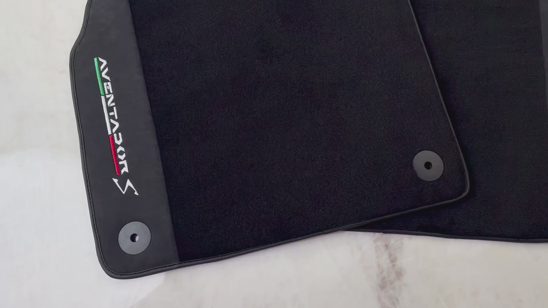 Schwarze Fußmatten für Lamborghini Aventador S mit Alcantara-Leder - AutoWin.EU