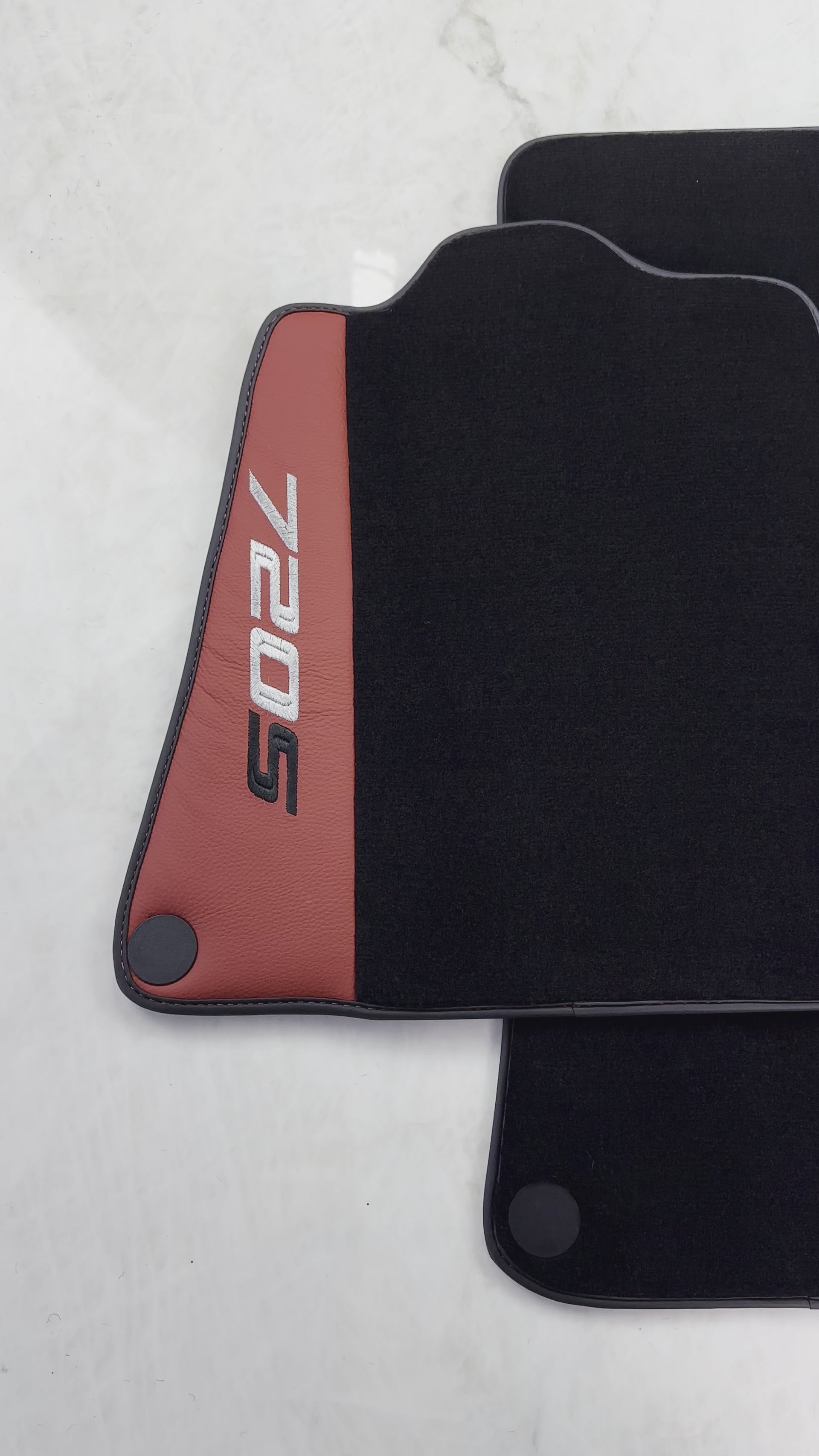 حصرية سجاد سيارة سوداء لمكلارين 720S (2017-2021) مع جلد أحمر - AutoWin