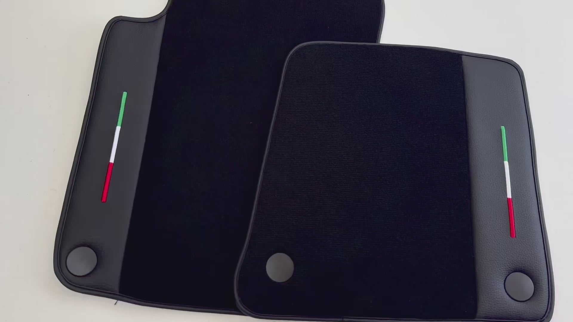 Tapis de voiture noirs pour Ferrari 599 Coupé 2006-2012 Édition Italienne avec cuir - AutoWin