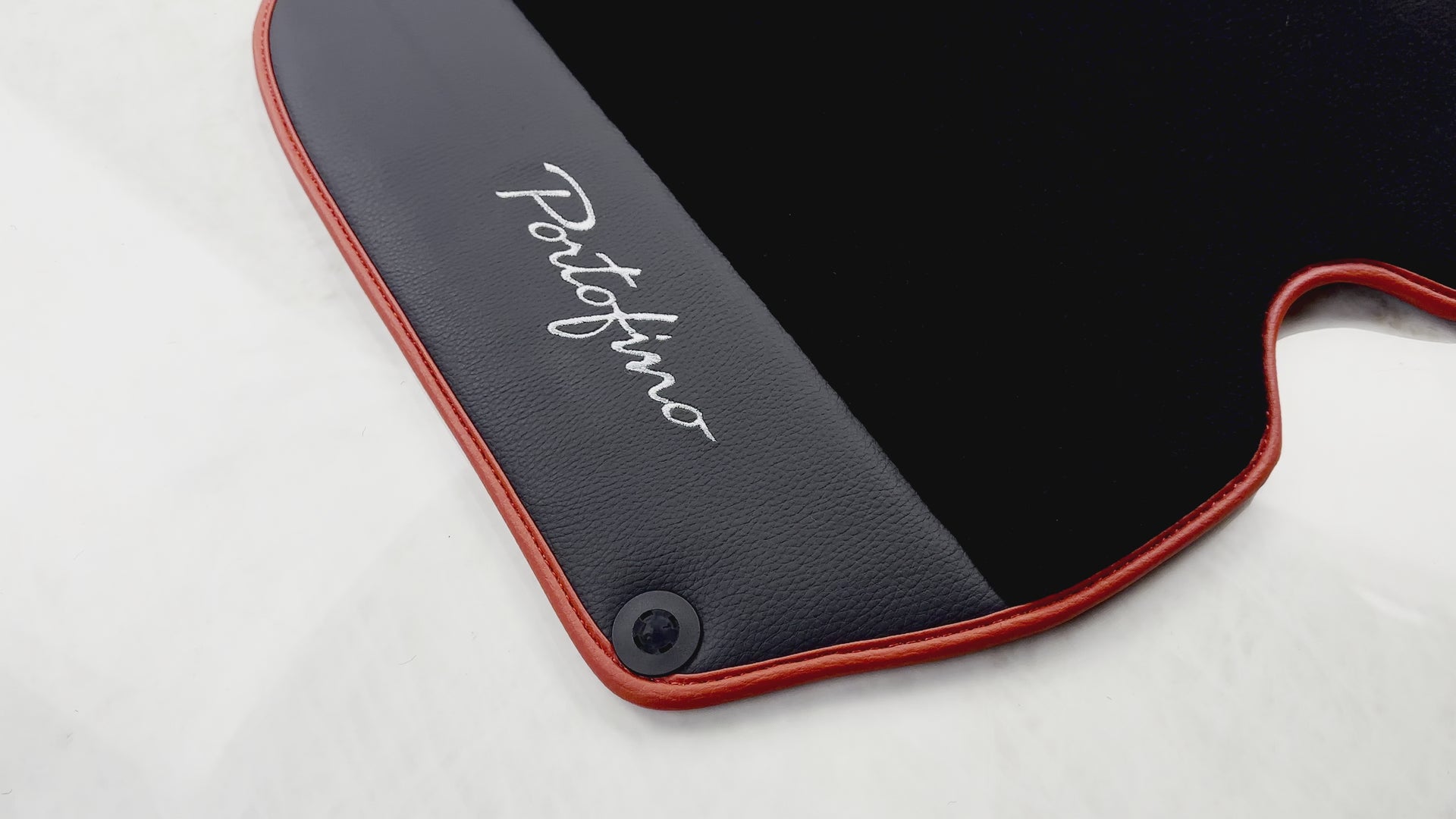 Tapis de voiture noirs pour Ferrari Portofino (2018-2023) avec cuir et garniture rouge - AutoWin