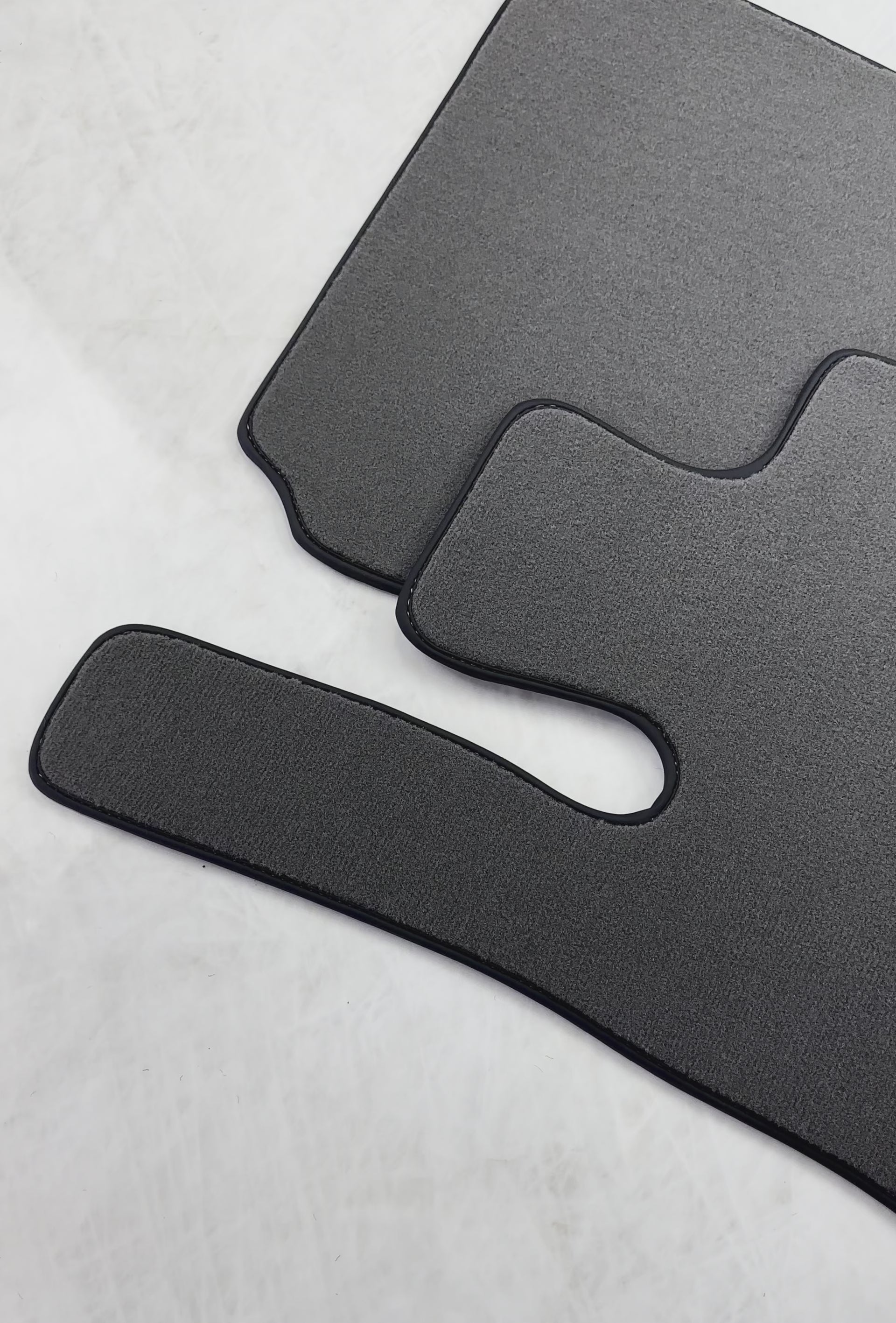 سجاد سيارات رمادية لمرسيدس-بنز SL R231 (2012–2020) تصميم ER56 - AutoWin