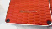 Tapis de voiture en cuir orange pour Lamborghini Huracan avec bord blanc