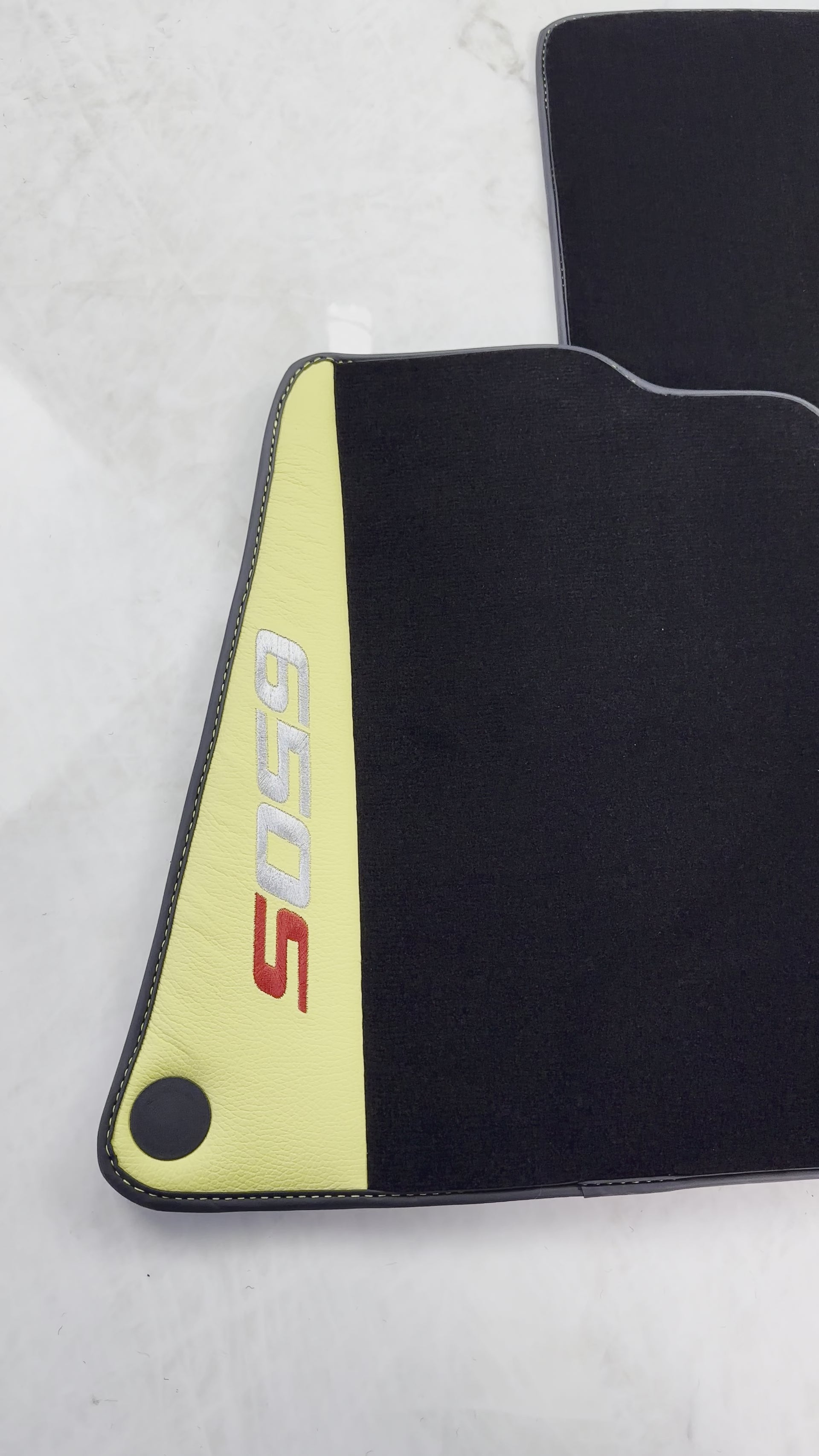 حصائر سيارات سوداء لمكلارين 650S مصممة بالجلد الأصفر - AutoWin.EU