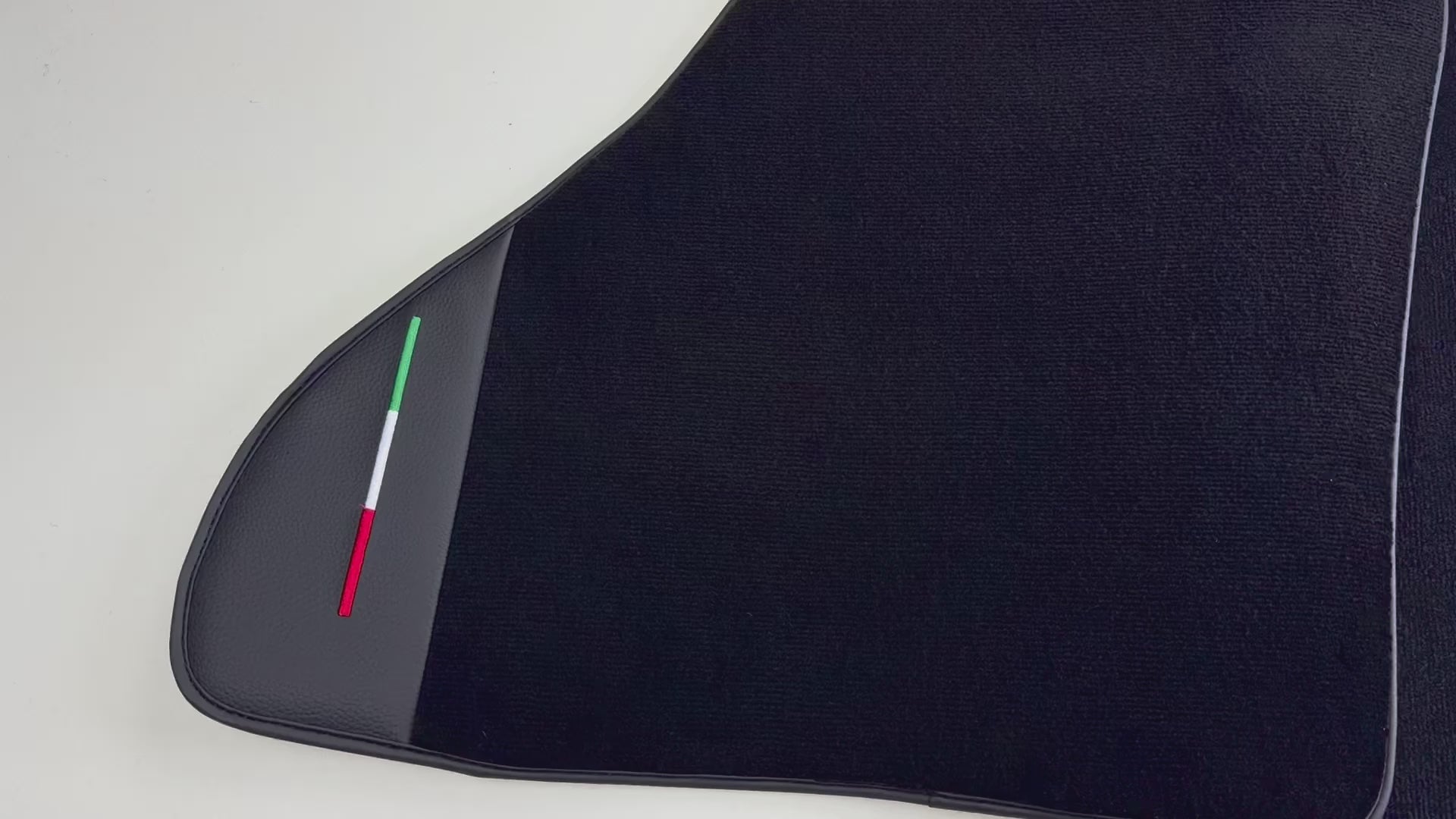 Alfombrillas negras para coches para Ferrari Mondial Convertible (1983-1993) con cuero | Edición Italiana - AutoWin.EU