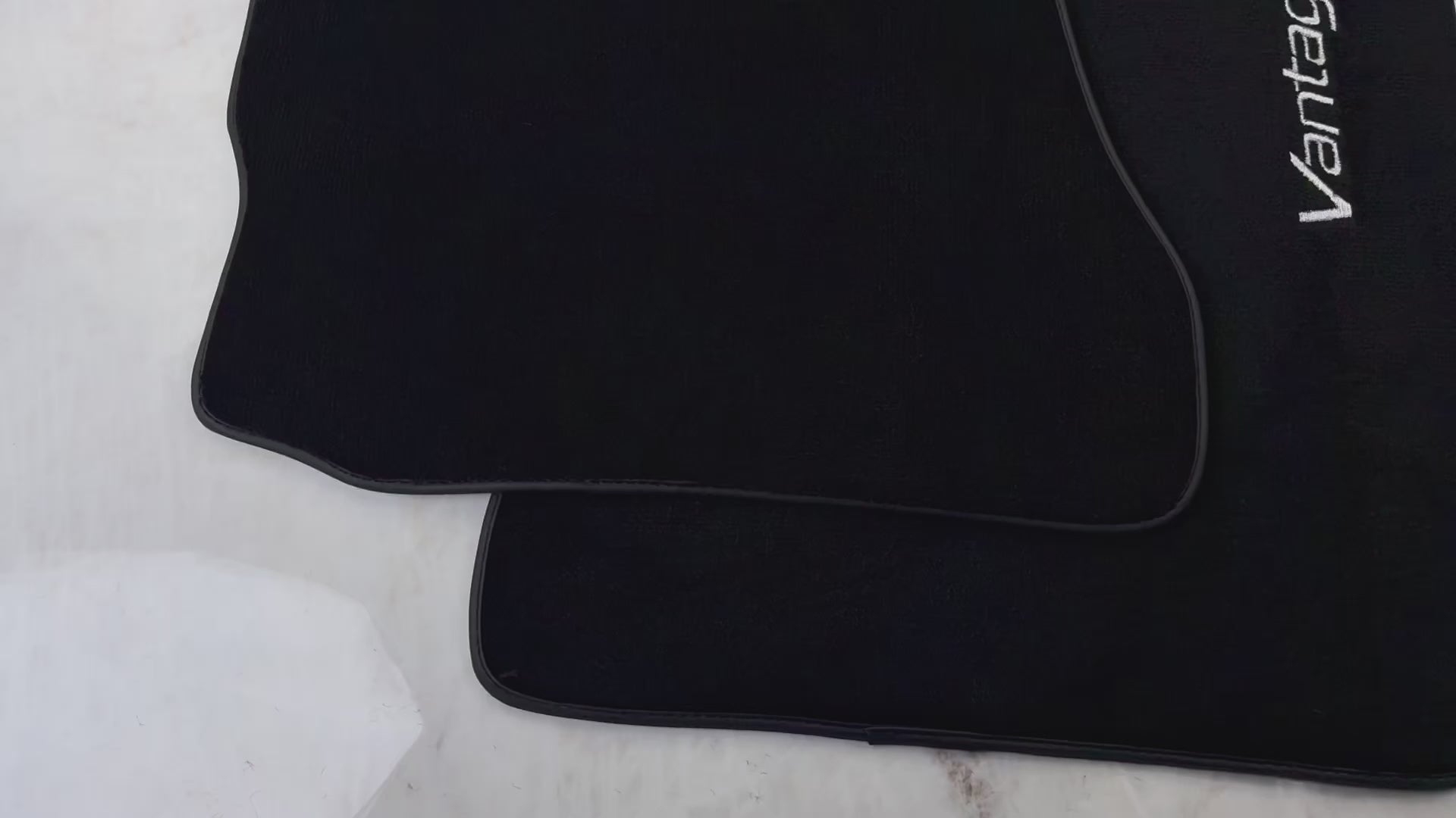 Alfombrillas negras para coches Aston Martin V8 Vantage (2005–2023) con cuero - AutoWin