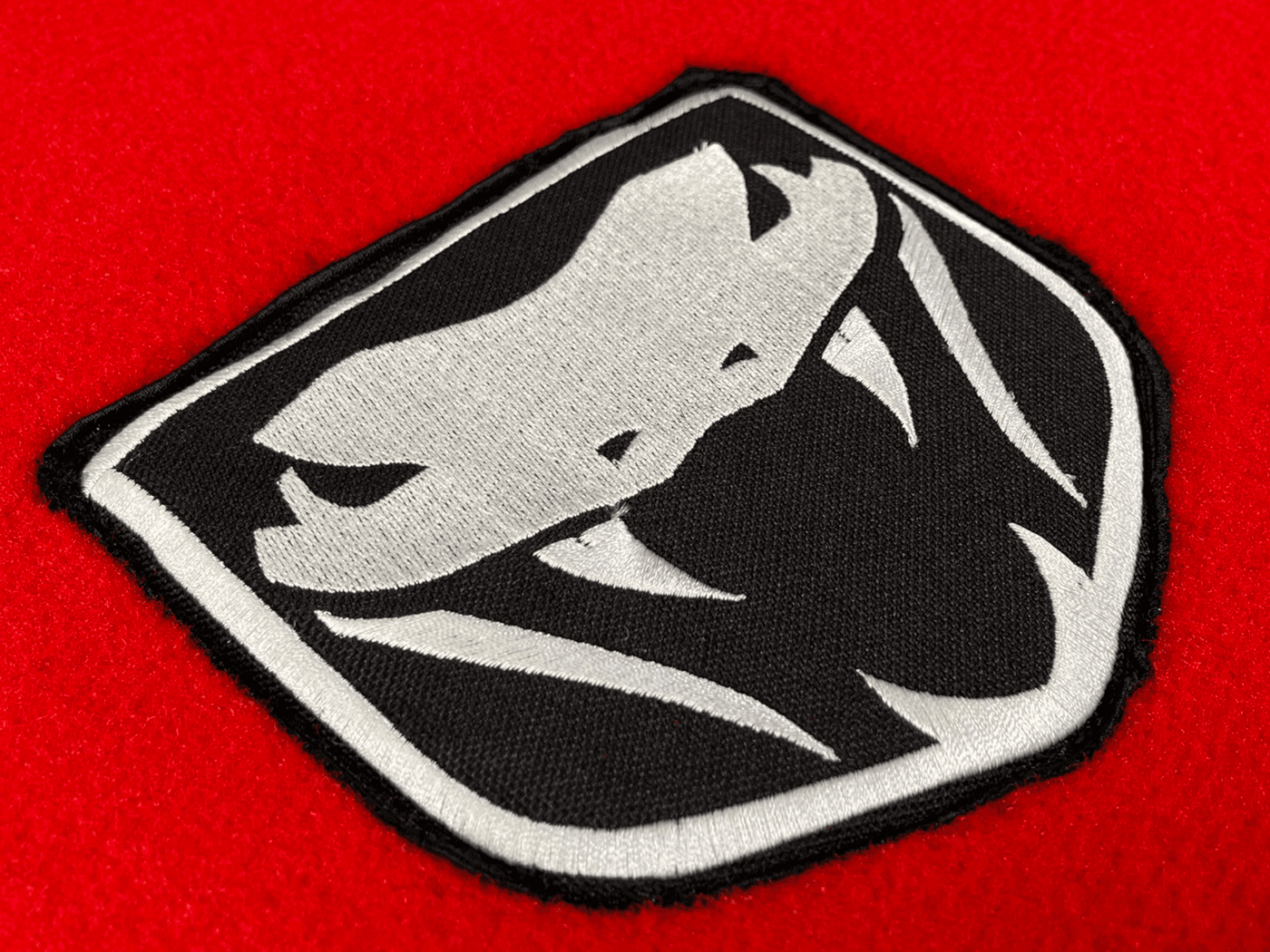 Red Floor Mats For Dodge Viper (2003-2006) With Emblem Tailored - AutoWin