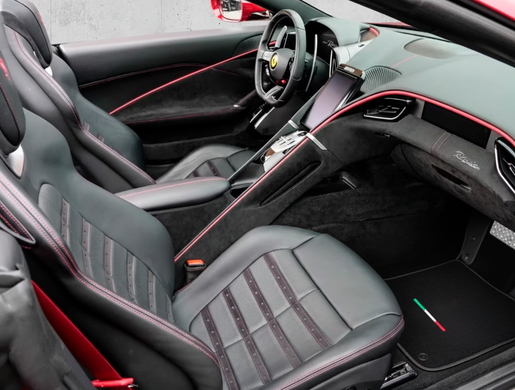 Tapis de voiture en peau de mouton rouge pour Ferrari Roma (2021-2024) - AutoWin