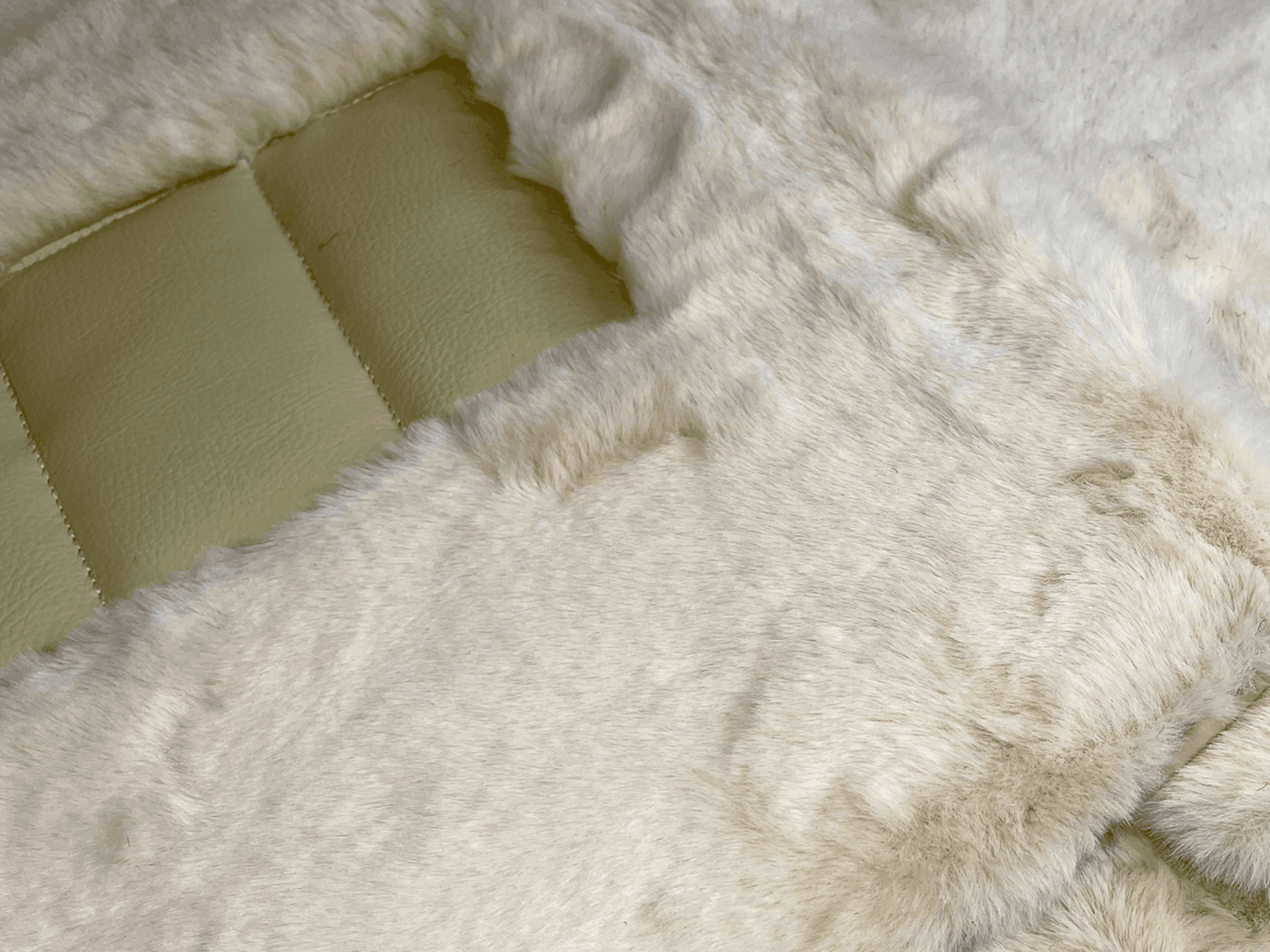 White Sheepskin Floor Mats For Bentley Continental GTC (2006–2011) Er56 Design - AutoWin