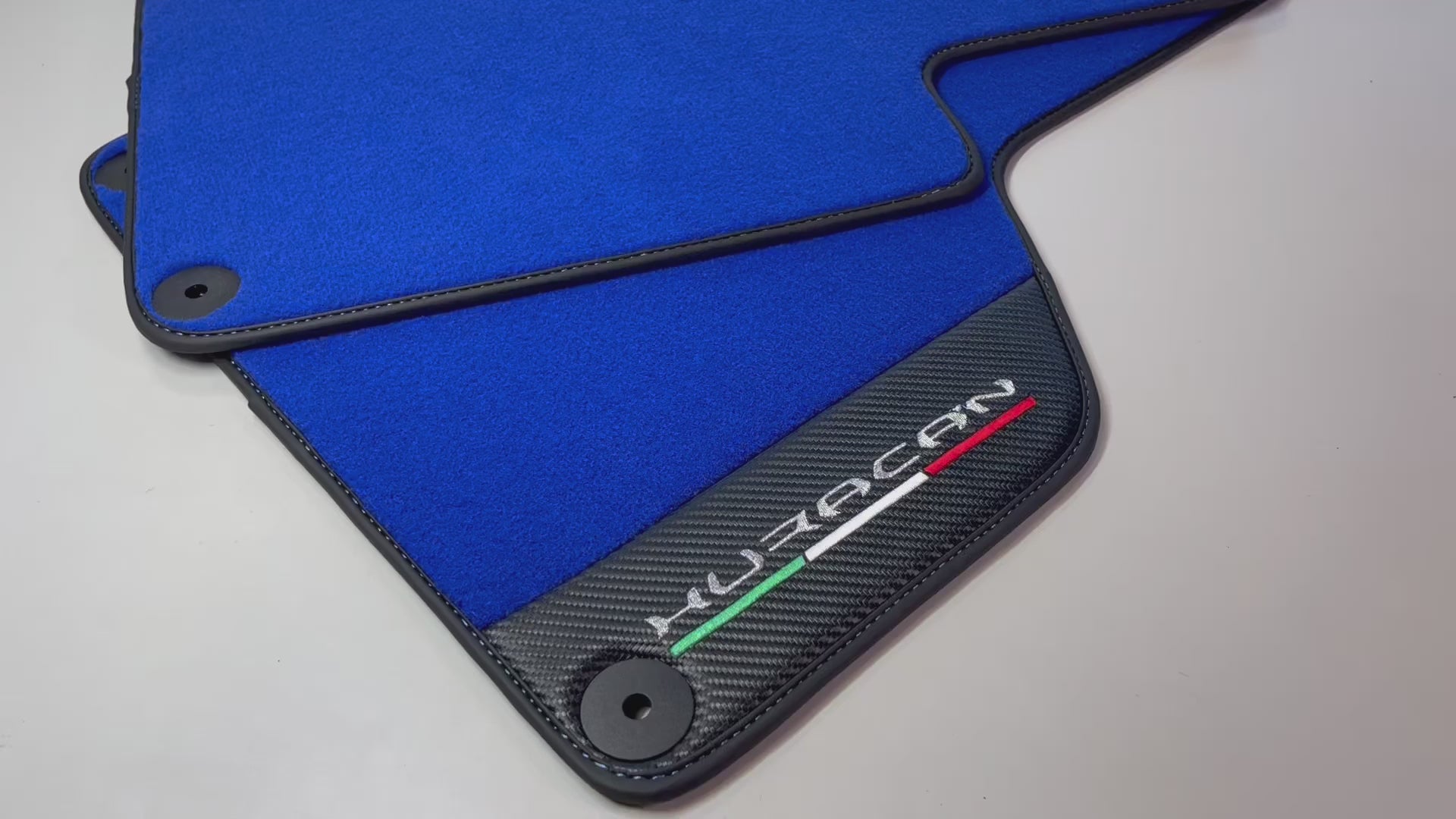 Tapis de voiture bleu pour Lamborghini Huracan en cuir en fibre de carbone - AutoWin.EU